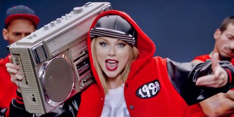 Shake It Off - Taylor Swift'ın Yüksek Enerjili Hita, Vazgeçilmez Bir Pop Klasikle Buluşuyor!